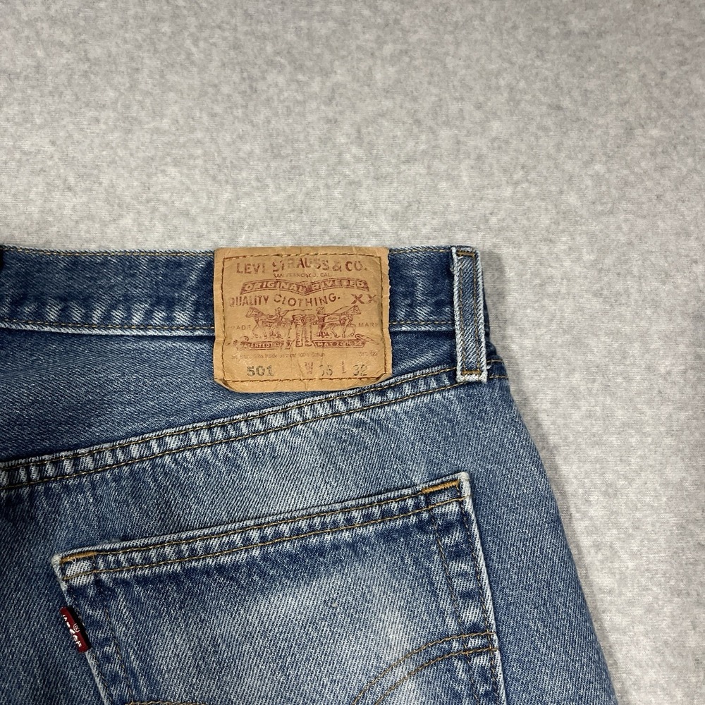 Vintage Levis Jeans Mens 34x28 Blue 501xx Straight Button Fly 90s Raw Hem Light - Picture 13 of 16